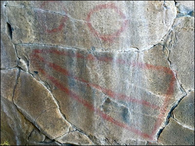 Sheepy Ridge Rock Writings. Photo.