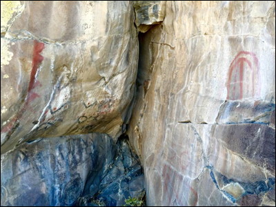 Sheepy Ridge Rock Writings. Photo.